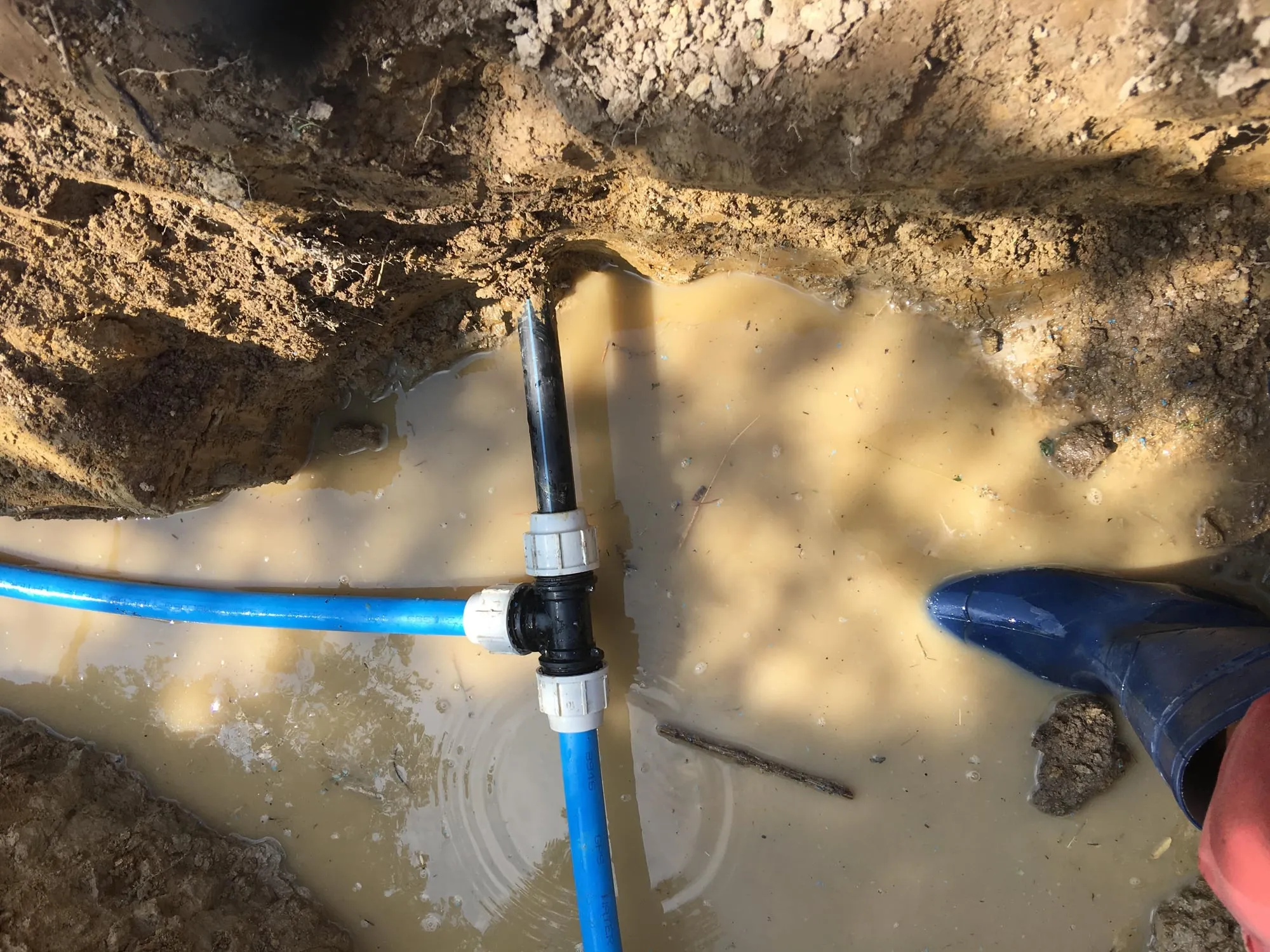 Timber trench support in a deep utility excavation